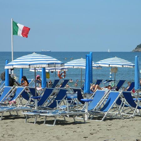 Affittacamere Ambra Marinella di Sarzana Bagian luar foto
