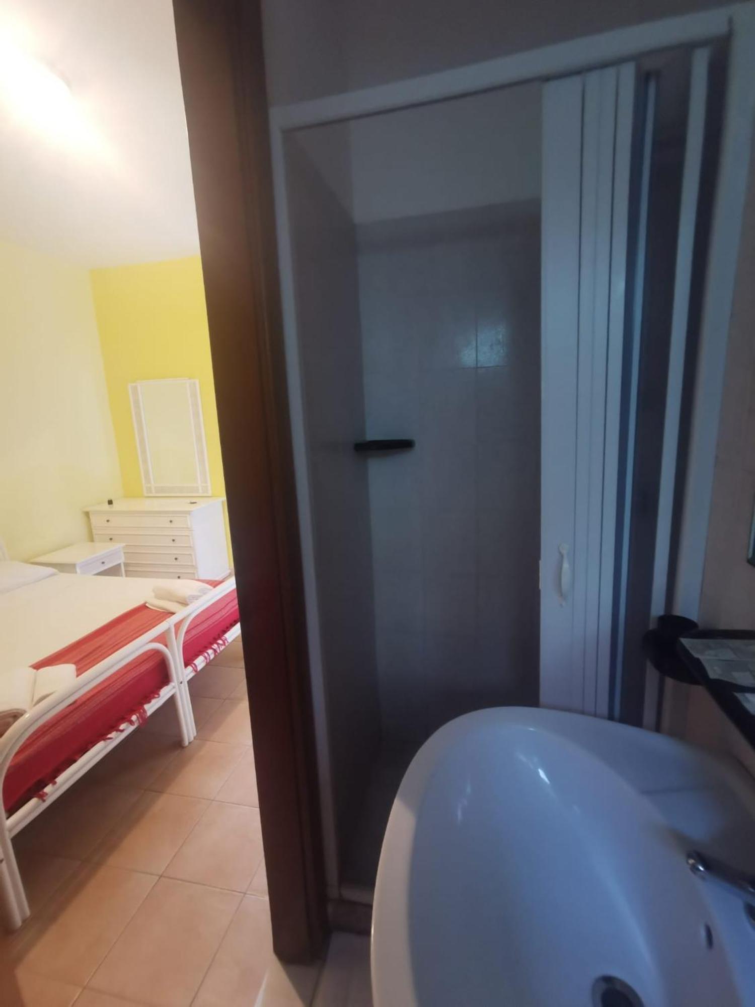 Affittacamere Ambra Marinella di Sarzana Bagian luar foto