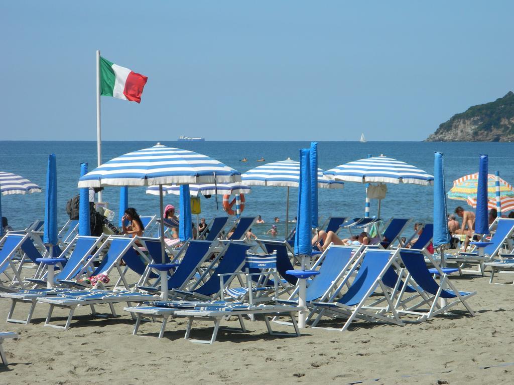 Affittacamere Ambra Marinella di Sarzana Bagian luar foto