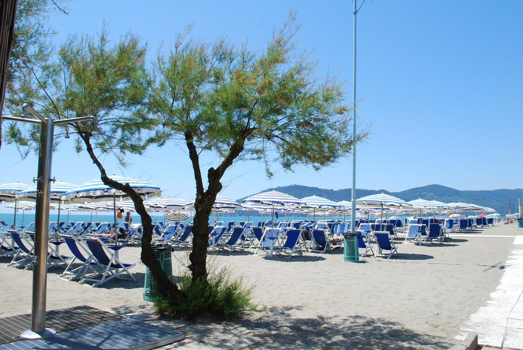 Affittacamere Ambra Marinella di Sarzana Bagian luar foto